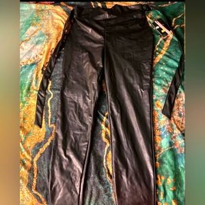 Leather pants shirt is also available.